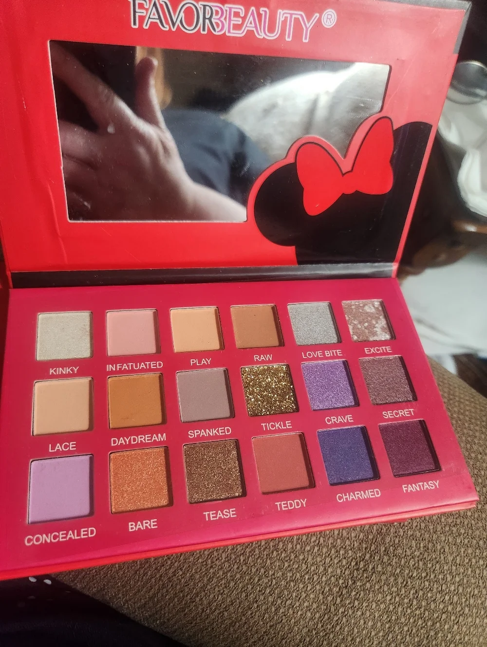 FavorBeauty Eyeshadow Palette